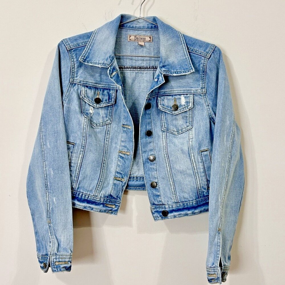 DECREE Juniors L Cropped Denim Jacket Y2K Style Light Wash Factory Distressed
